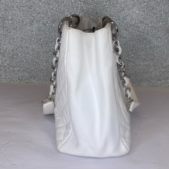 ❤️Sold Caviar Quilted Grand Shopping Tote GST White - Picture 7 of 15